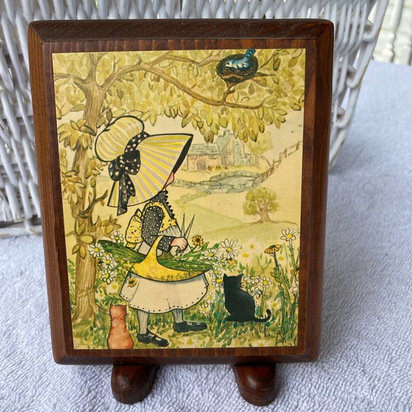 Vintage Cottagecore Holly Hobby Like 70s Art